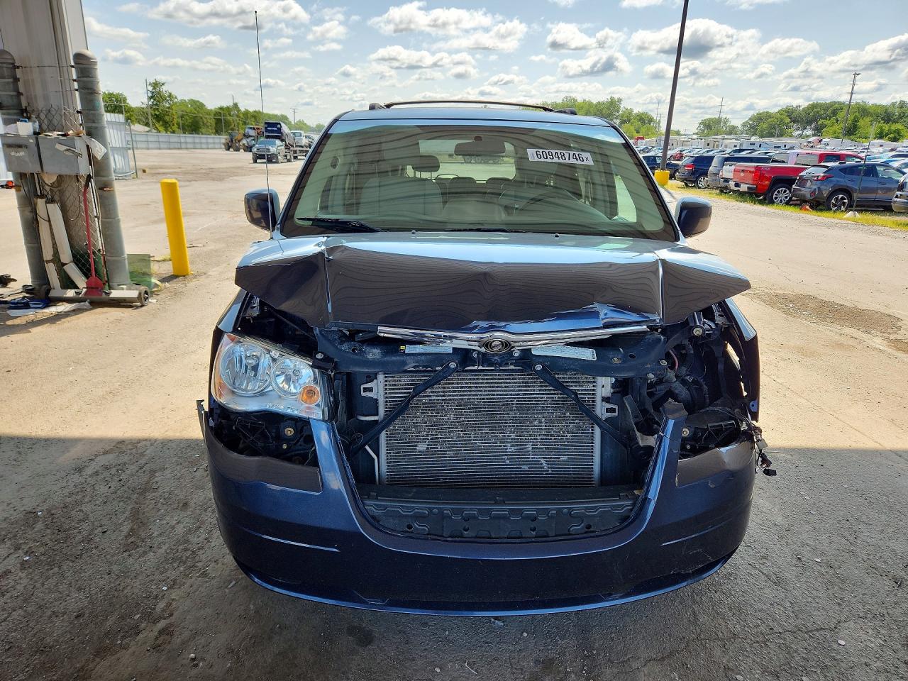 2009 Chrysler Town & Country Touring Blue vin: 2A8HR54189R635679