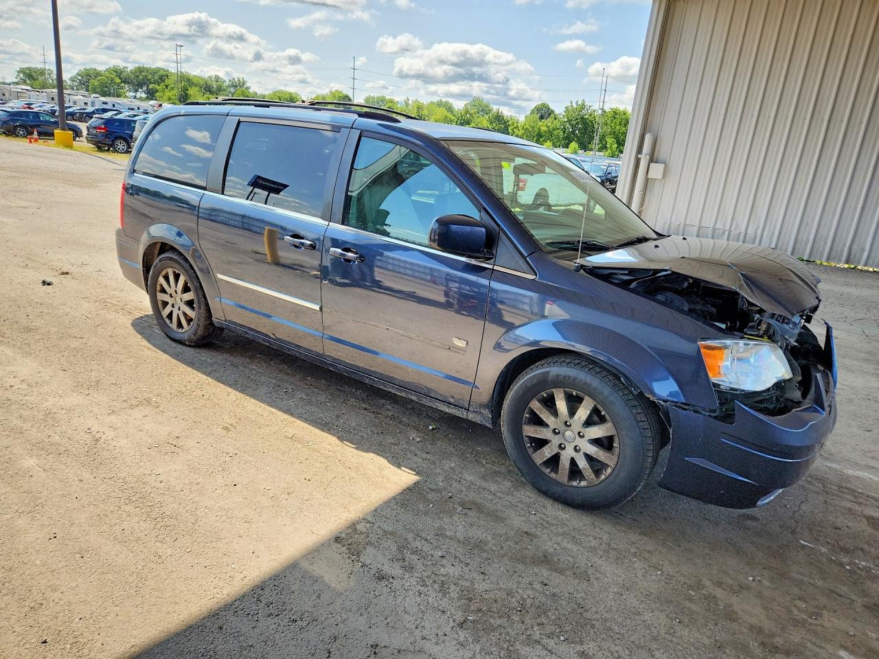 2009 Chrysler Town & Country Touring Blue vin: 2A8HR54189R635679