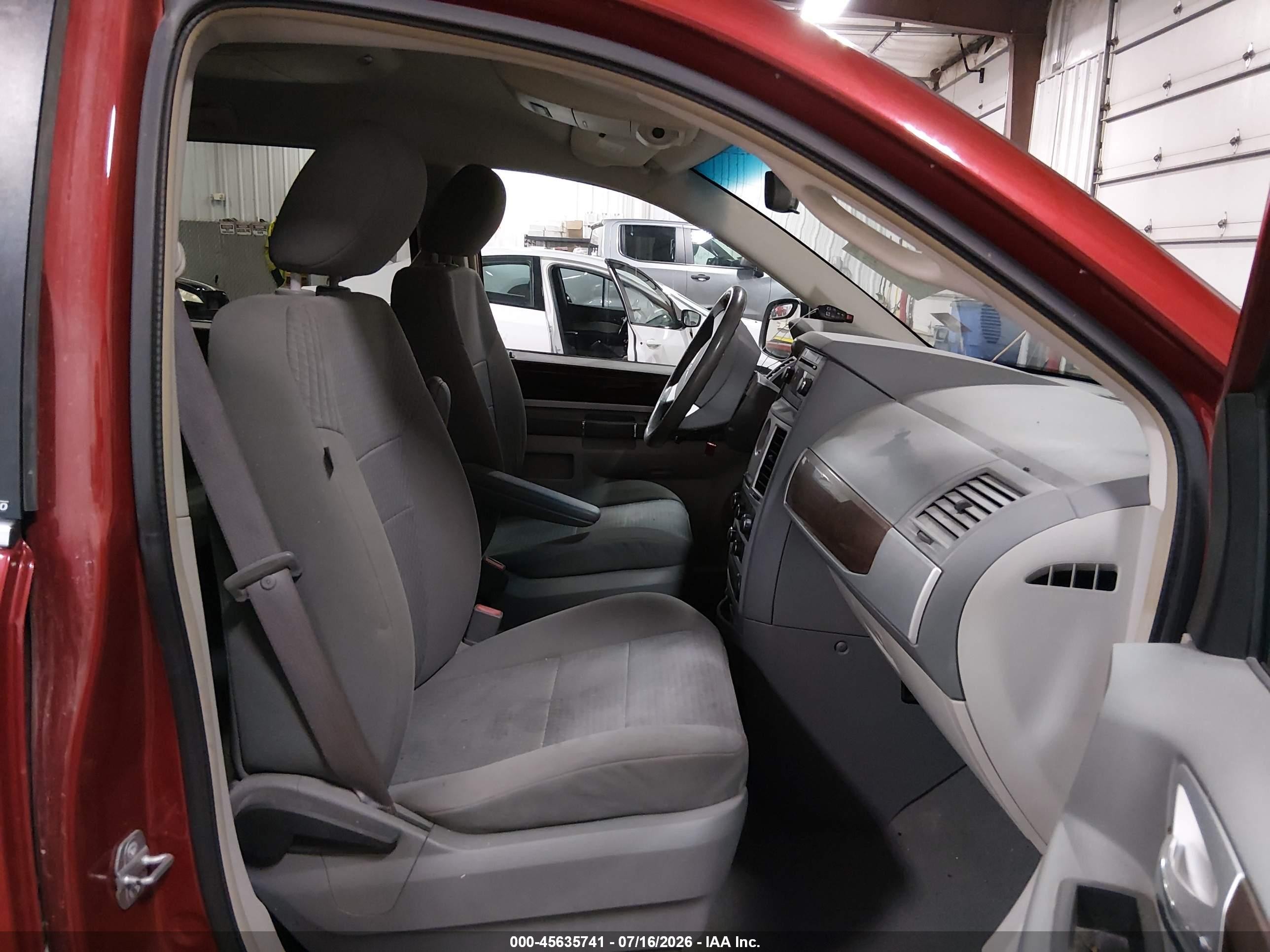 2009 Chrysler Town & Country Touring Красный vin: 2A8HR54189R637965
