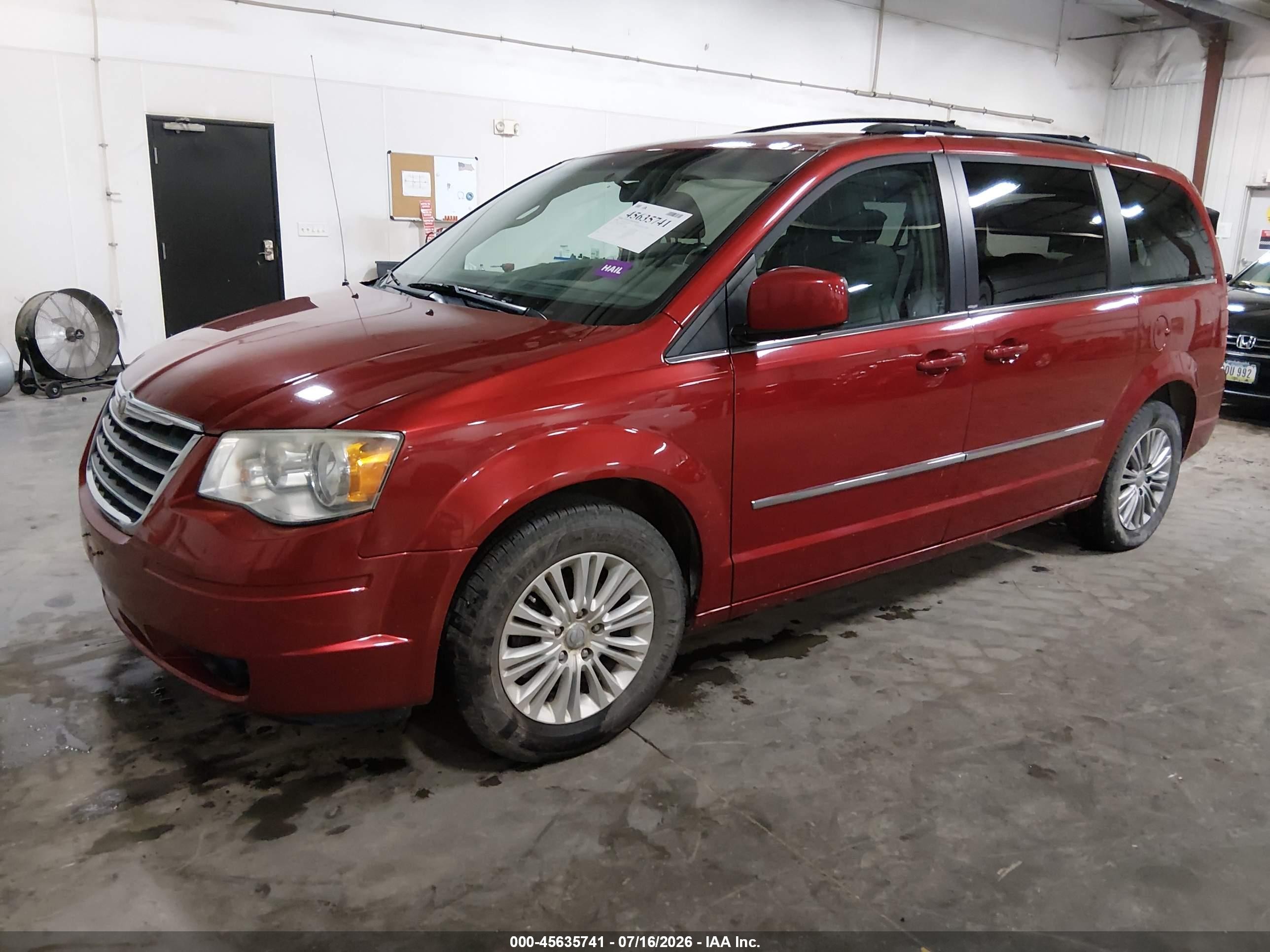 2009 Chrysler Town & Country Touring Красный vin: 2A8HR54189R637965