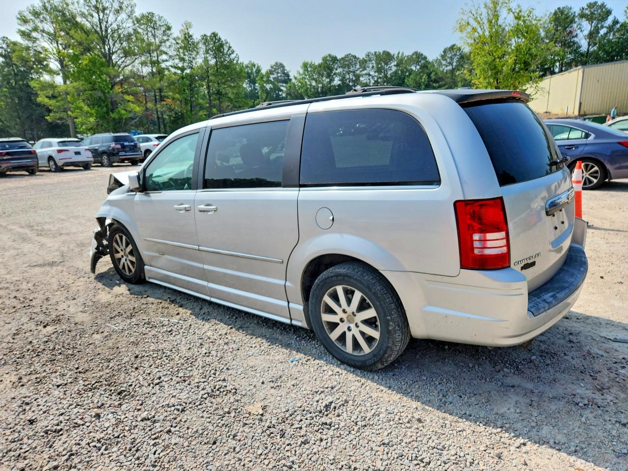 2009 Chrysler Town & Country Touring Silver vin: 2A8HR54189R640350
