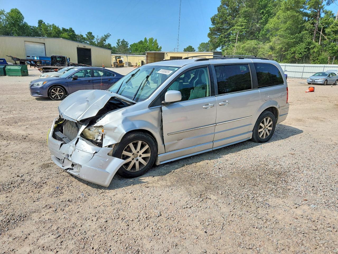 2009 Chrysler Town & Country Touring Silver vin: 2A8HR54189R640350