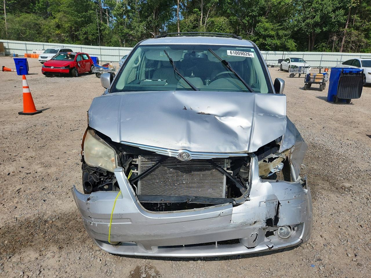 2009 Chrysler Town & Country Touring Silver vin: 2A8HR54189R640350
