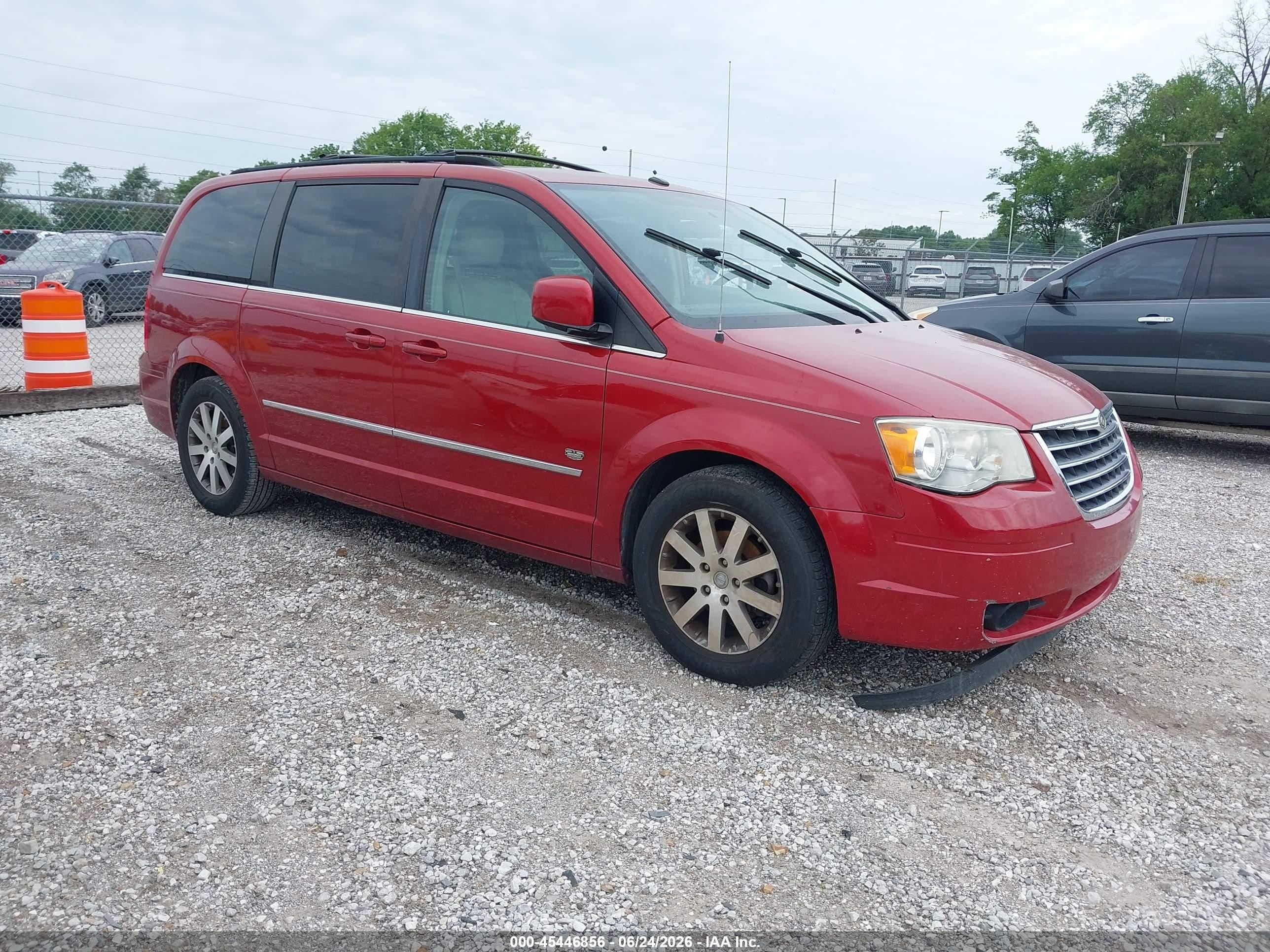 2009 Chrysler Town & Country Touring Красный vin: 2A8HR54199R635335