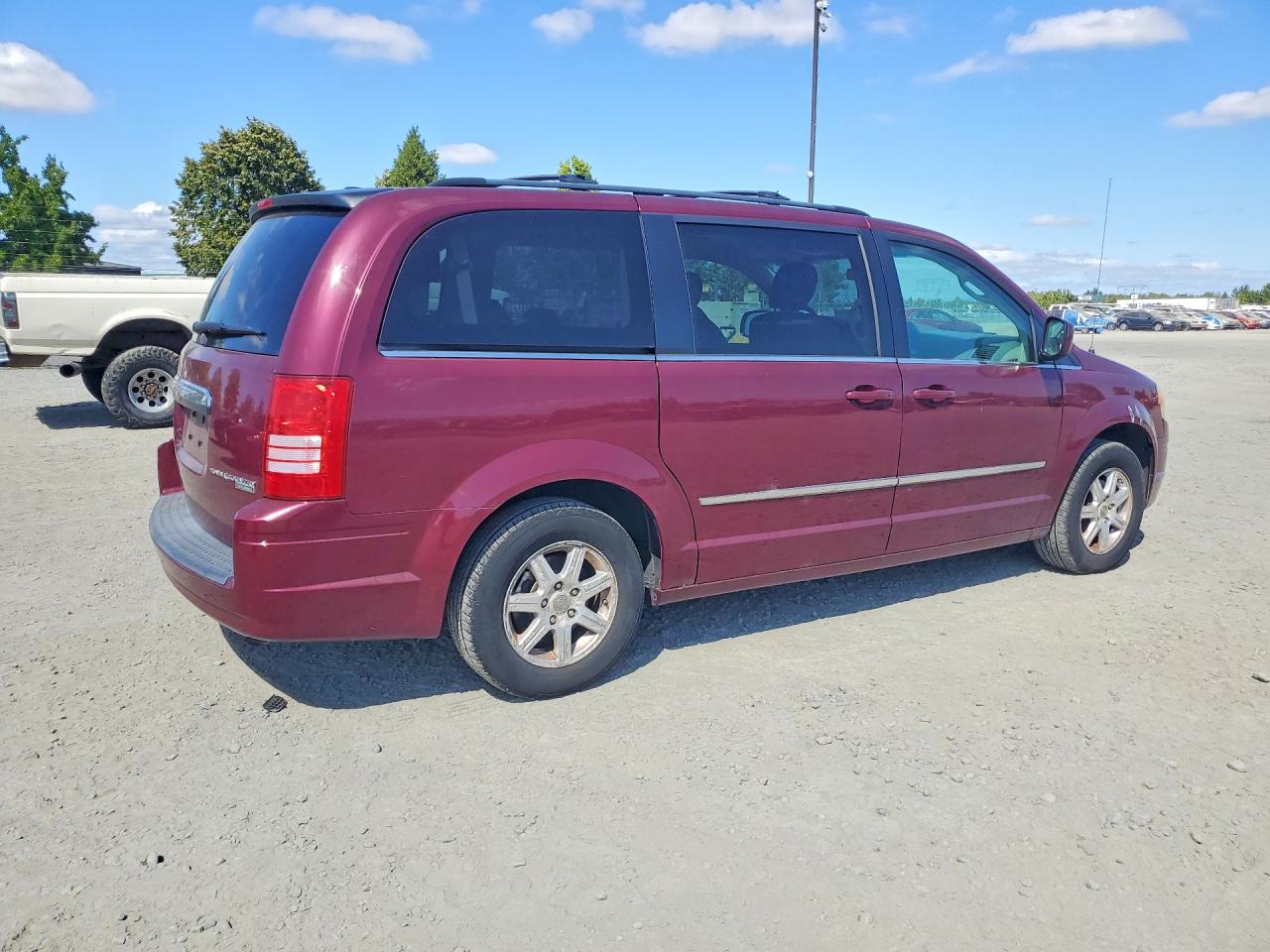 2009 Chrysler Town & Country Touring Темно-бордовый vin: 2A8HR541X9R509775