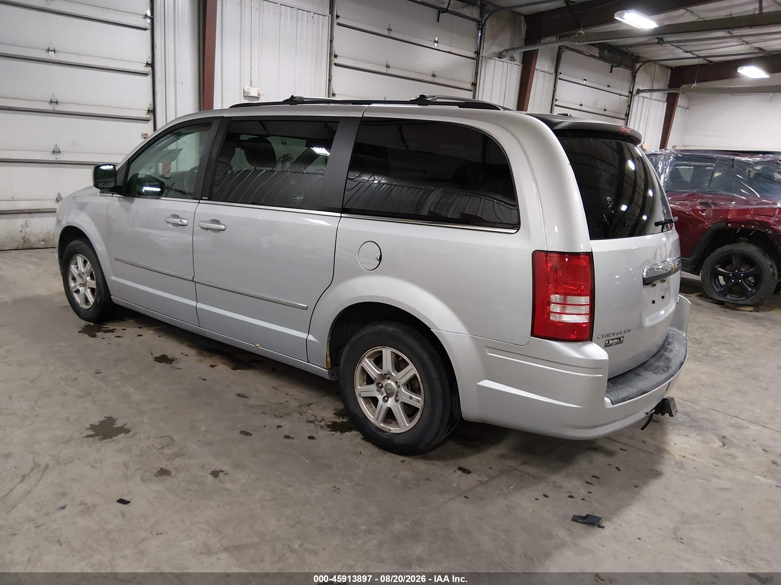 2009 Chrysler Town & Country Touring Silver vin: 2A8HR541X9R529296