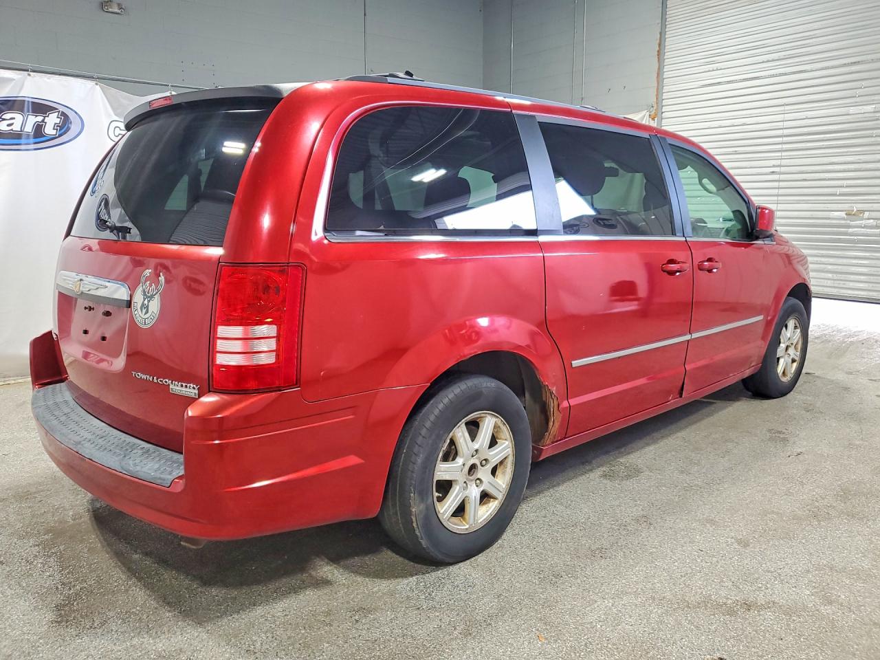 2009 Chrysler Town & Country Touring Red vin: 2A8HR541X9R547779