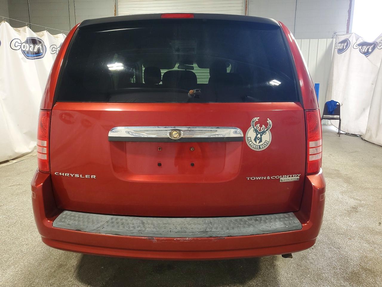 2009 Chrysler Town & Country Touring Red vin: 2A8HR541X9R547779