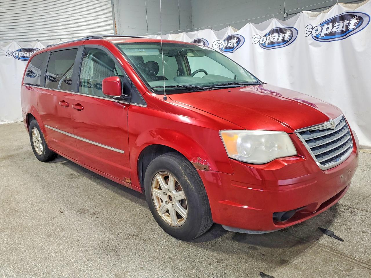 2009 Chrysler Town & Country Touring Red vin: 2A8HR541X9R547779