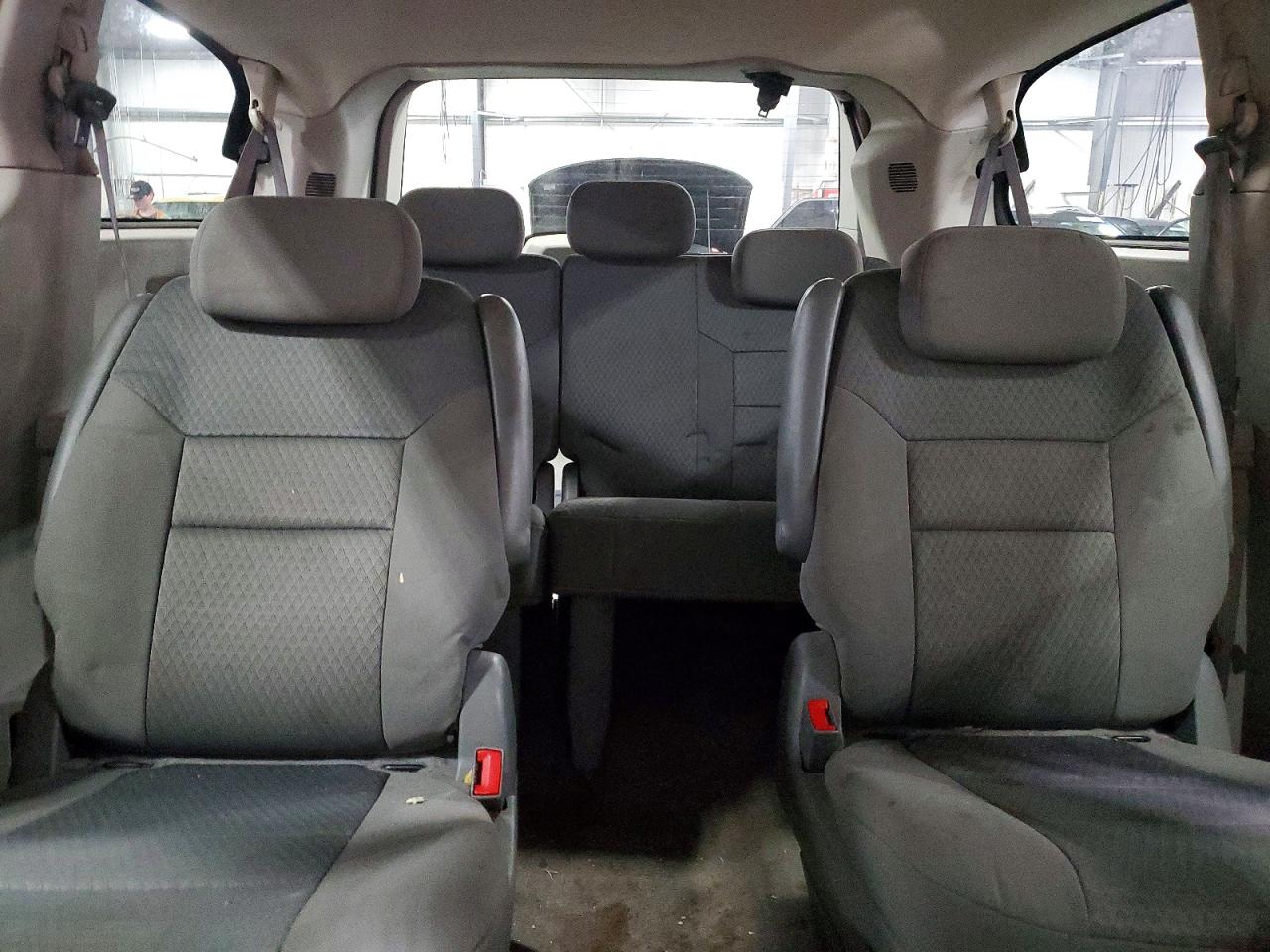 2009 Chrysler Town & Country Touring Red vin: 2A8HR541X9R547779
