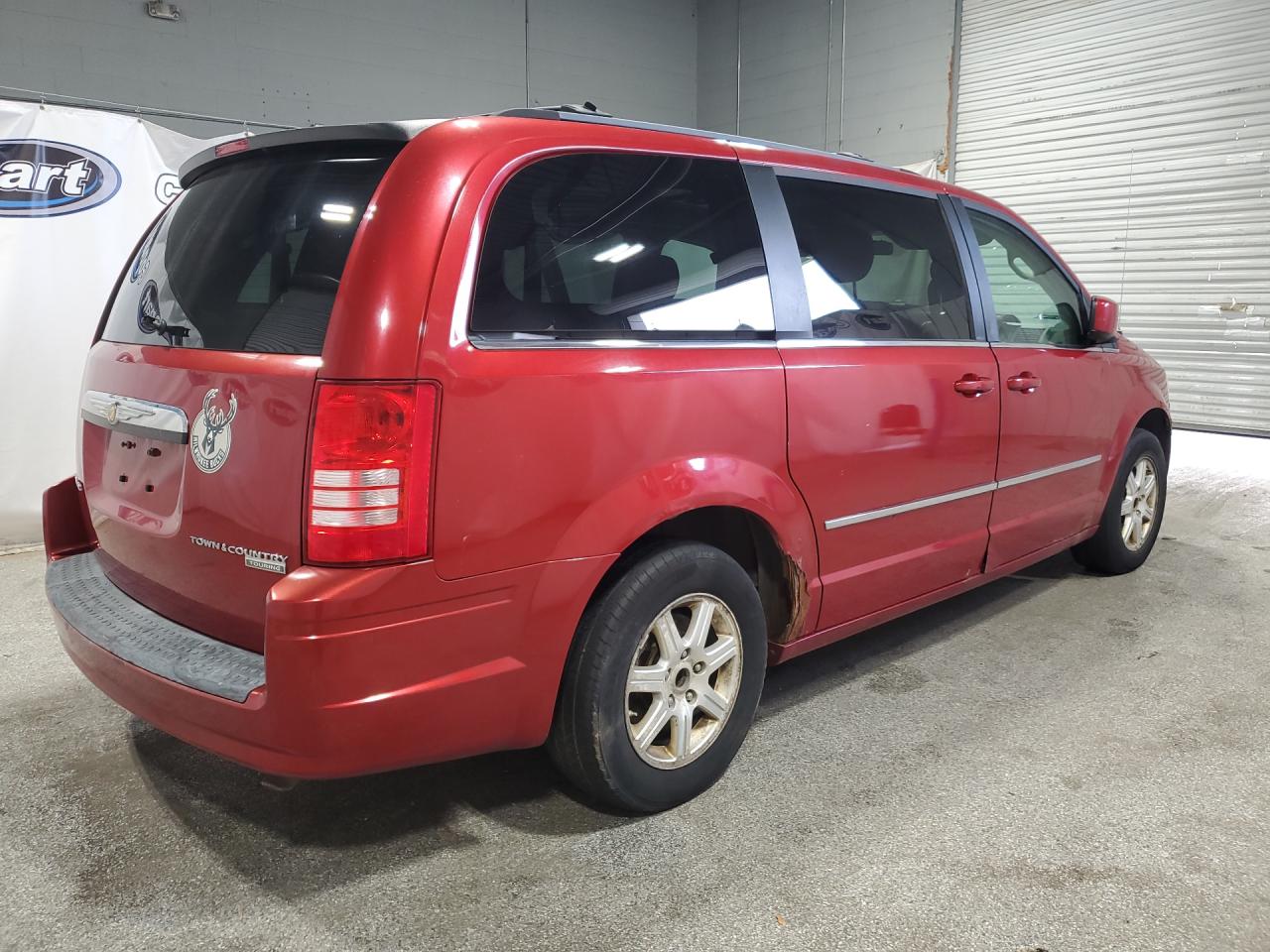 2009 Chrysler Town & Country Touring Red vin: 2A8HR541X9R547779 Damage: Right Front Door, Dent(S) W/No Paint Dmg, 5 To 6 Inches