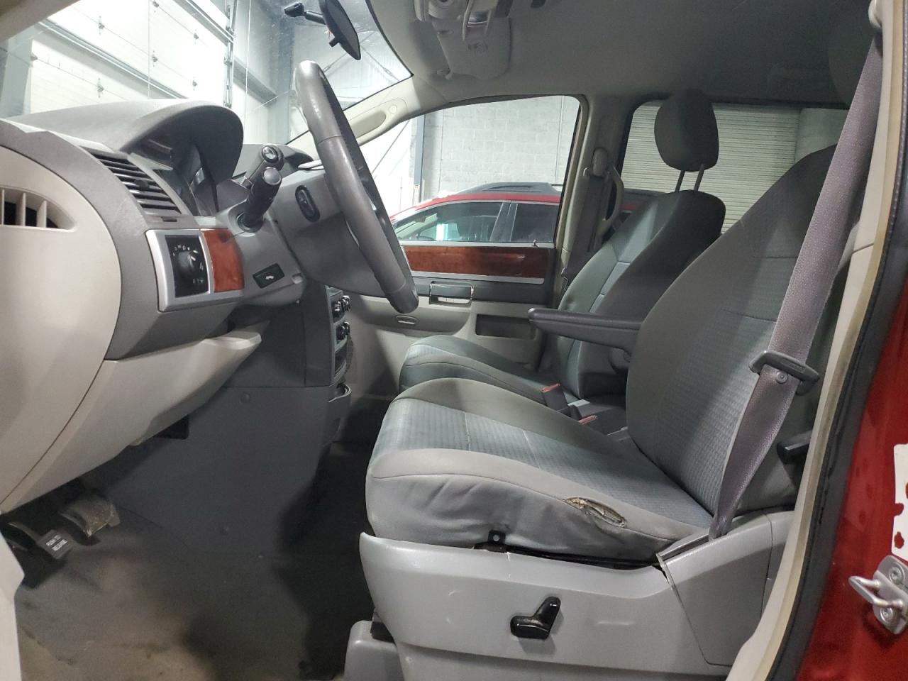 2009 Chrysler Town & Country Touring Red vin: 2A8HR541X9R547779 Damage: Left Front Seat Cushion, Cut, 3 To 4 Inches