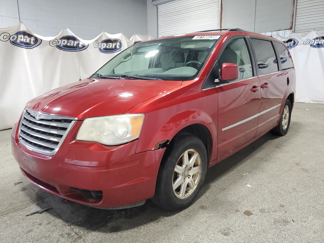 2009 Chrysler Town & Country Touring Red vin: 2A8HR541X9R547779 Damage: Left Front Fender, Rust, Severe Damage