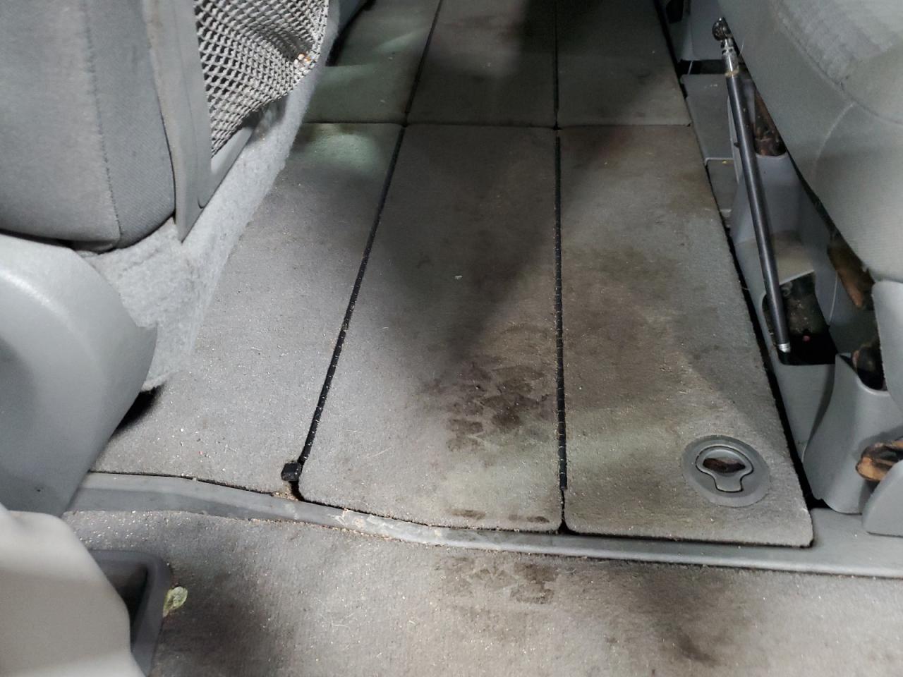 2009 Chrysler Town & Country Touring Red vin: 2A8HR541X9R547779 Damage: Left Rear Carpet, Stained, Permanent
