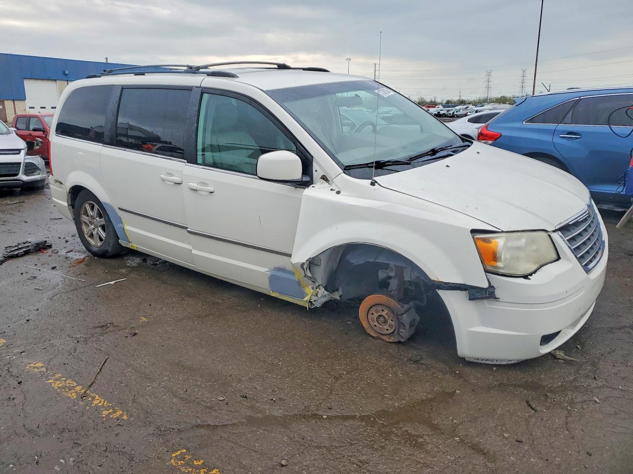 2009 Chrysler Town & Country Touring White vin: 2A8HR541X9R594584