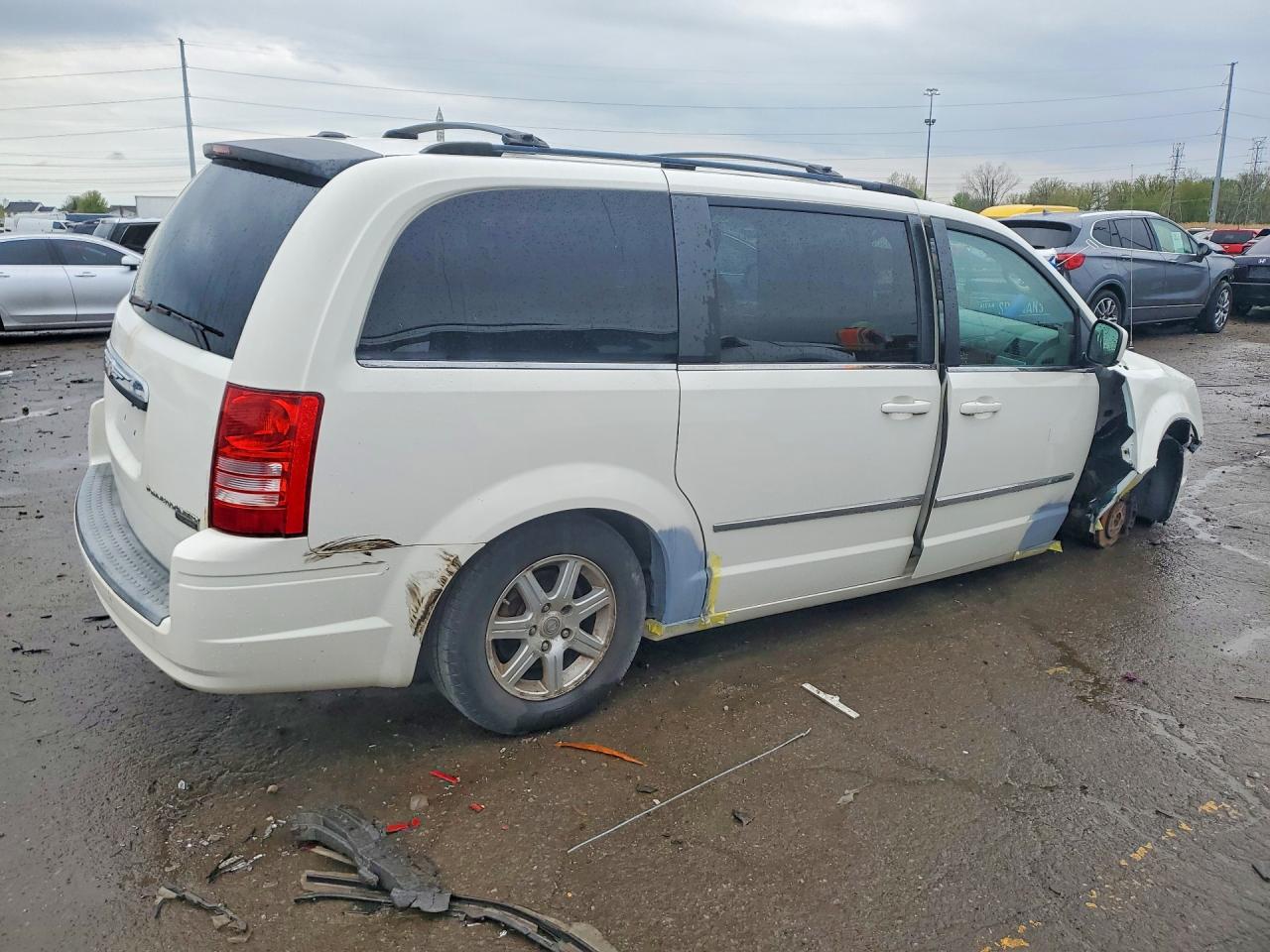 2009 Chrysler Town & Country Touring White vin: 2A8HR541X9R594584