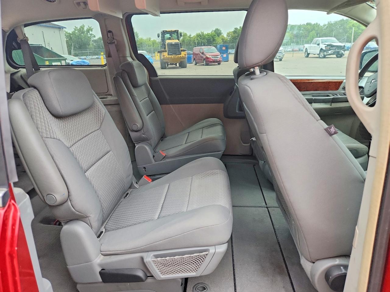 2009 Chrysler Town & Country Touring Красный vin: 2A8HR541X9R597372