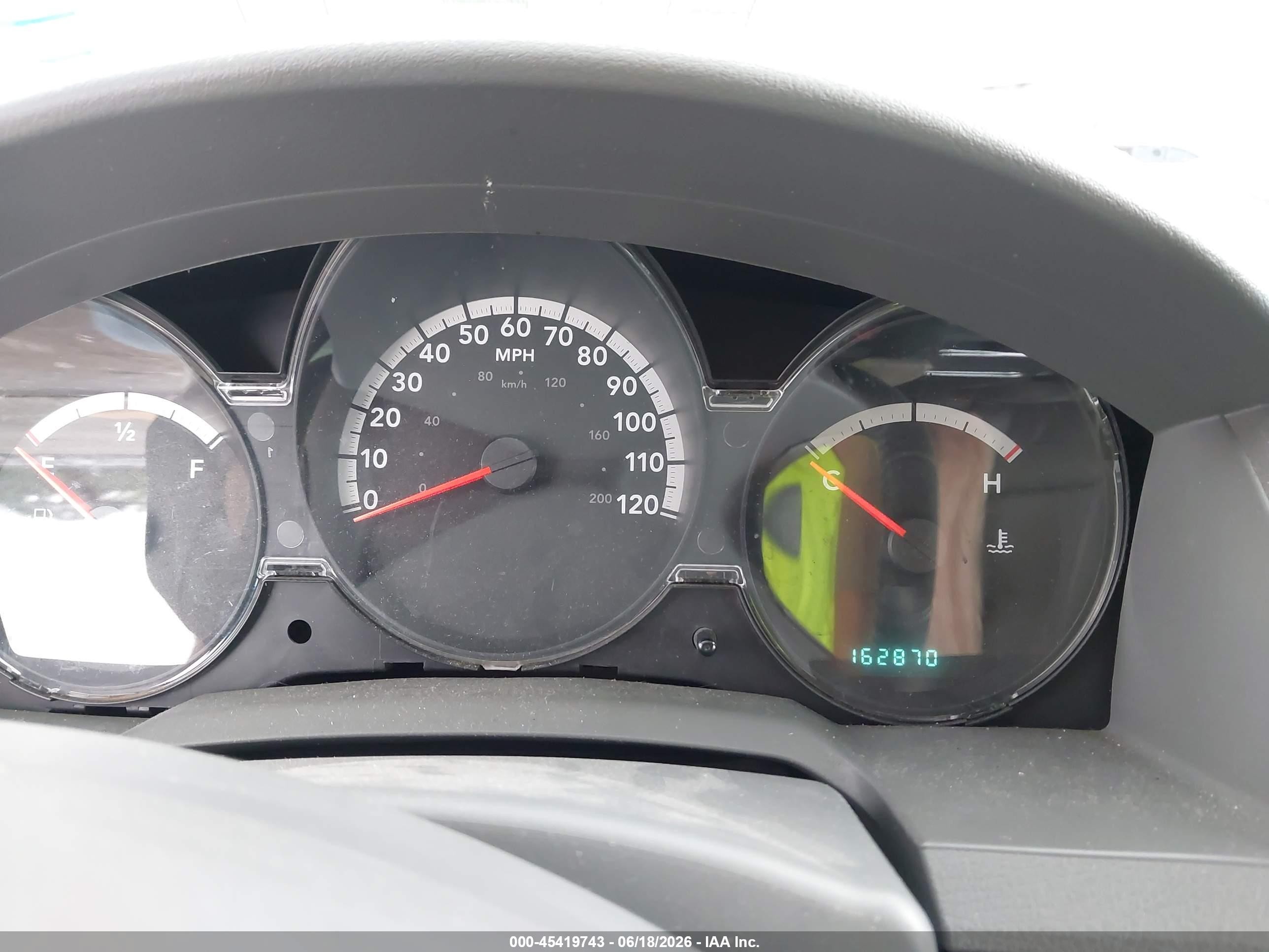 2008 Chrysler Town & Country Touring White vin: 2A8HR54P08R639745