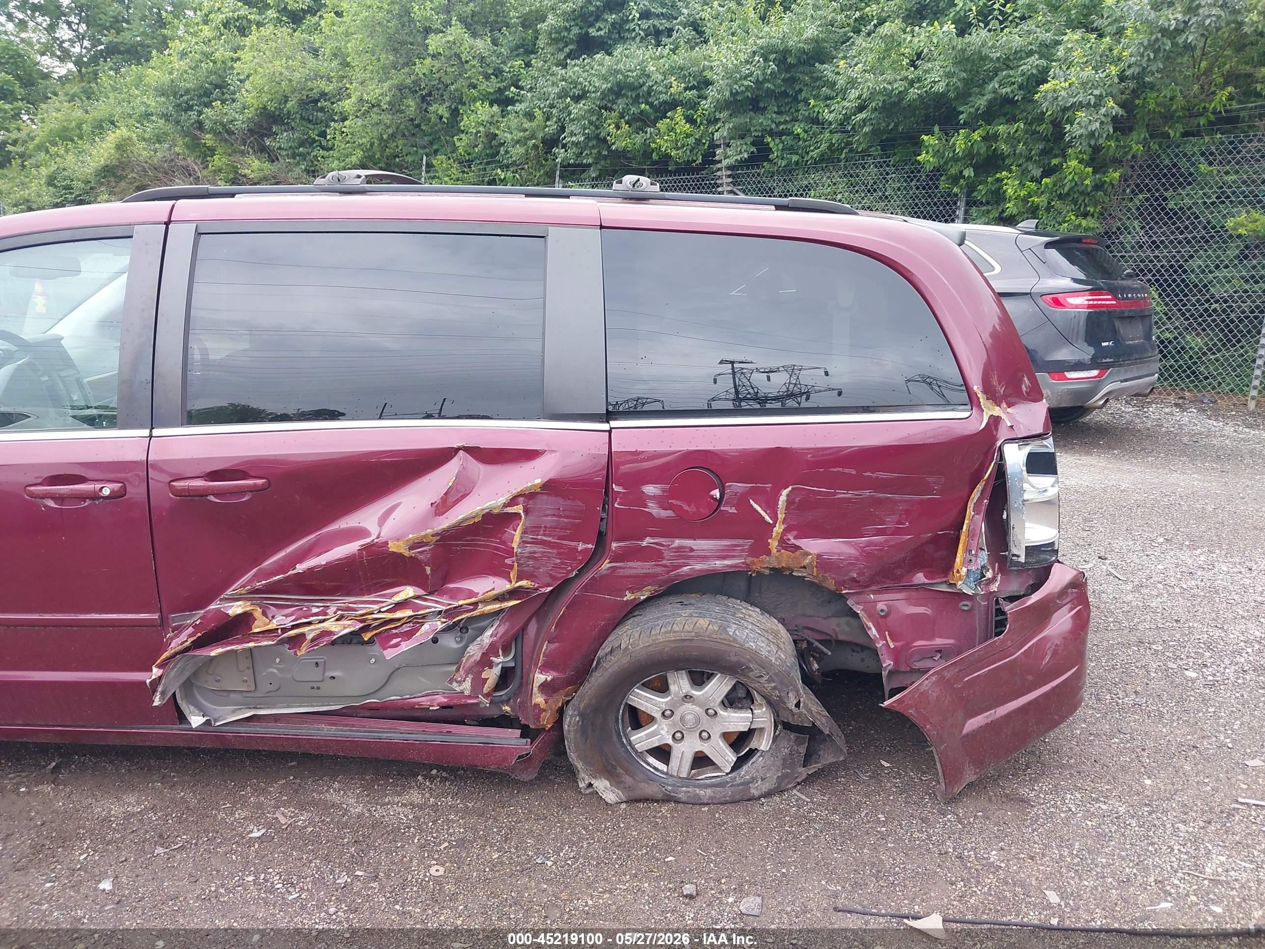 2008 Chrysler Town & Country Touring Maroon vin: 2A8HR54P08R709115