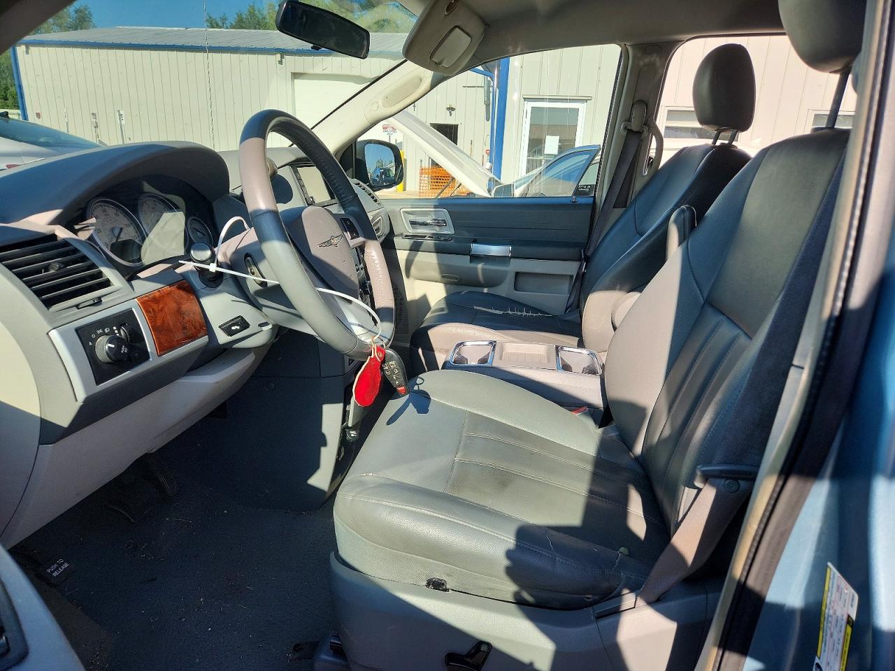 2008 Chrysler Town & Country Touring Blue vin: 2A8HR54P08R709261