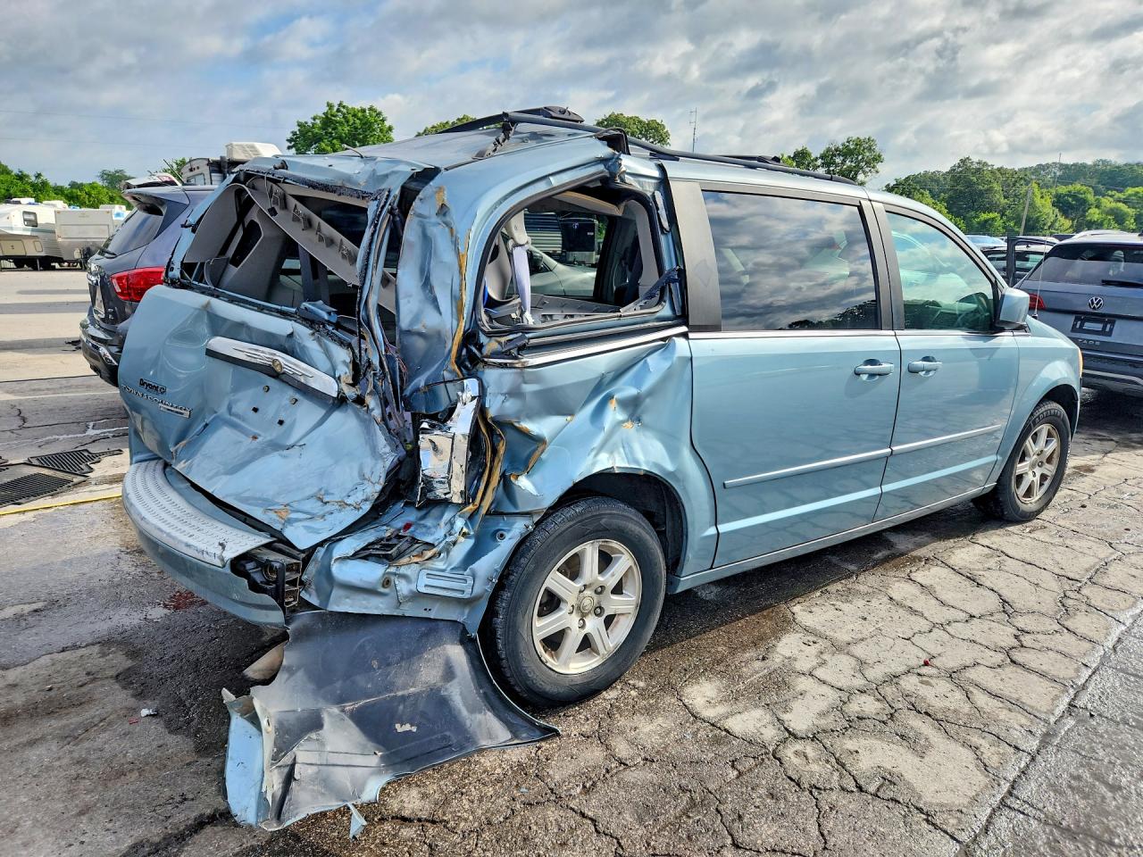 2008 Chrysler Town & Country Touring Blue vin: 2A8HR54P18R127802