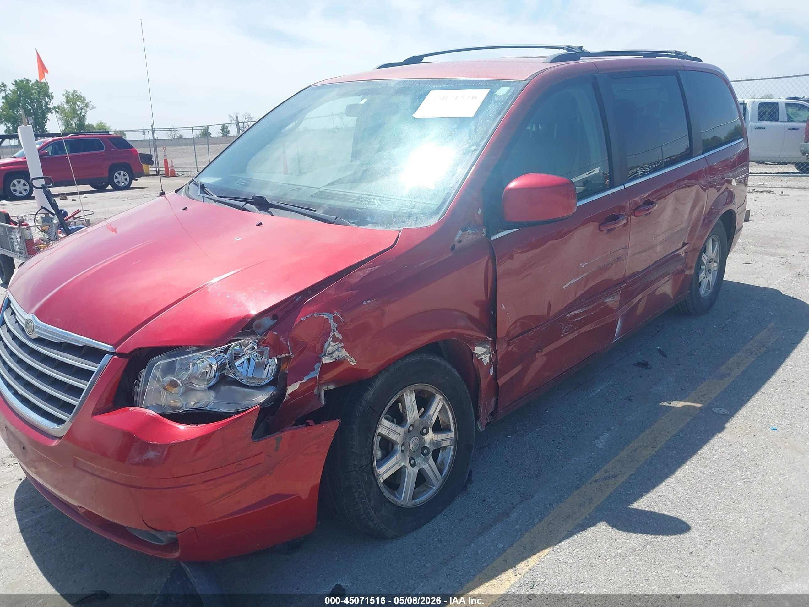 2008 Chrysler Town & Country Touring Red vin: 2A8HR54P18R701167