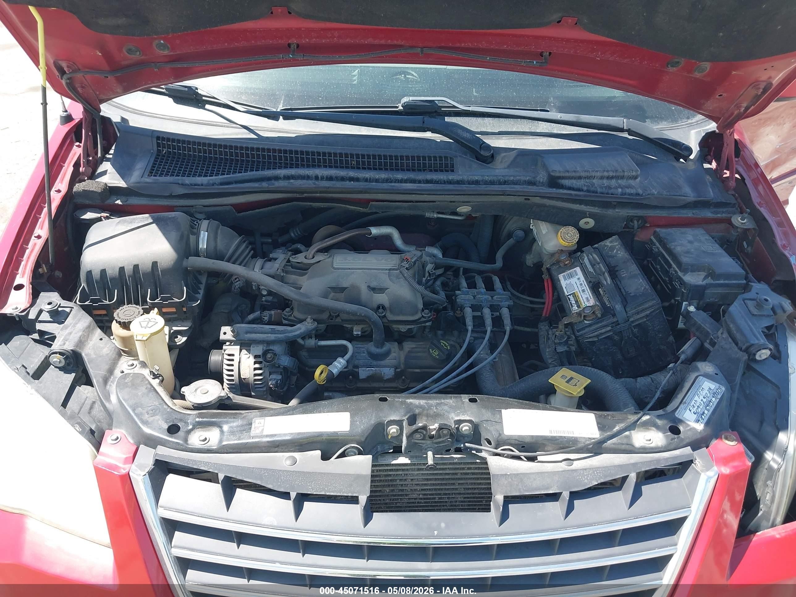 2008 Chrysler Town & Country Touring Red vin: 2A8HR54P18R701167