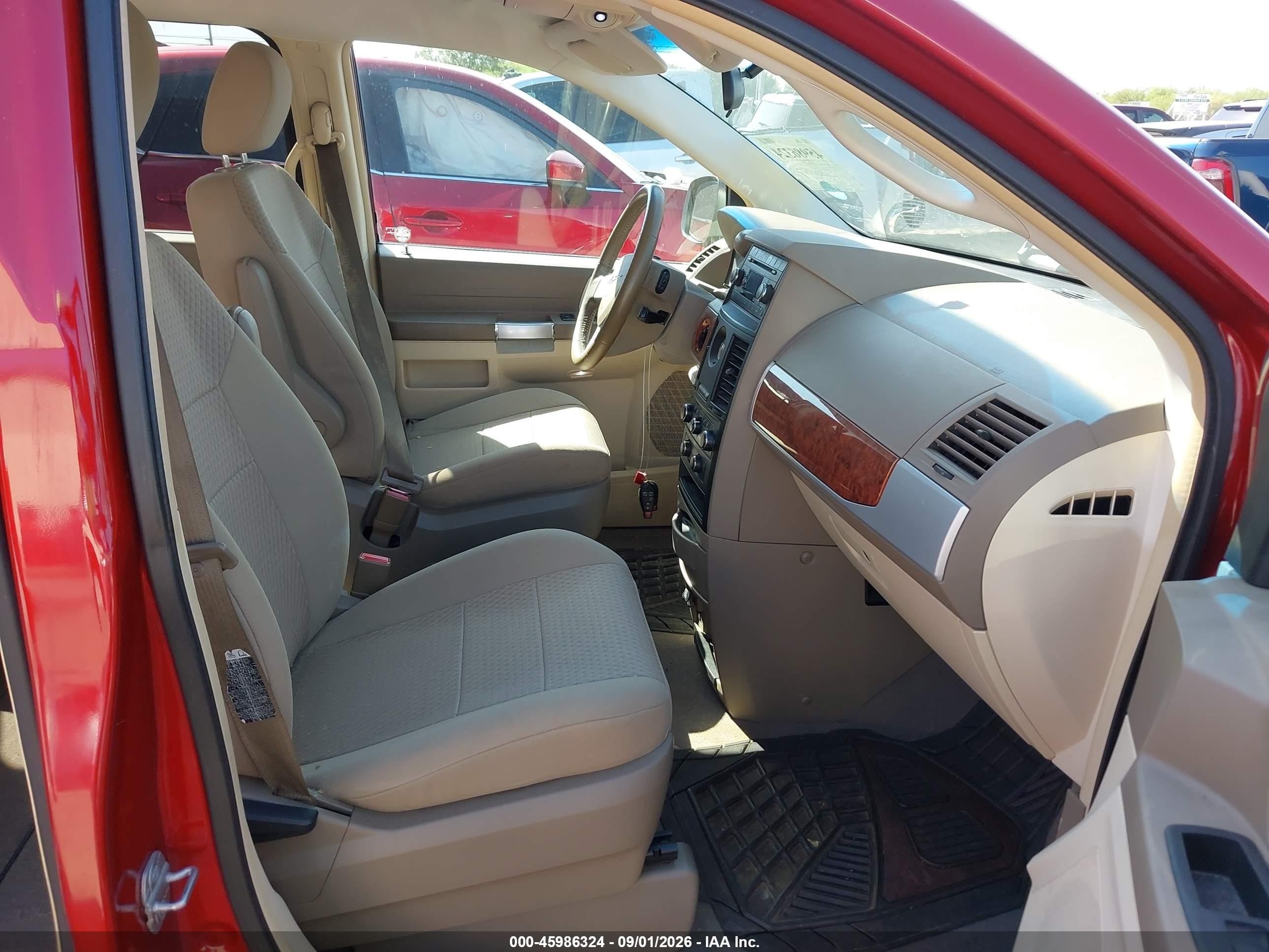 2008 Chrysler Town & Country Touring Red vin: 2A8HR54P18R834723