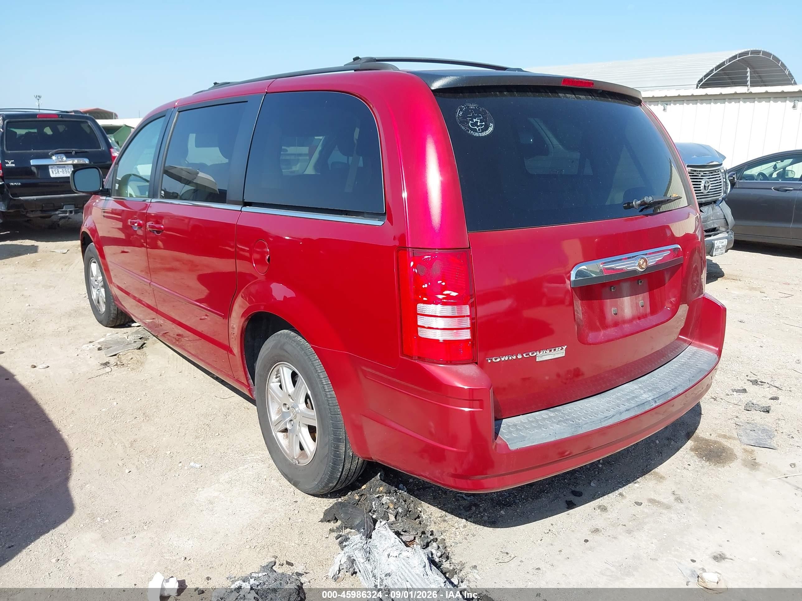 2008 Chrysler Town & Country Touring Red vin: 2A8HR54P18R834723