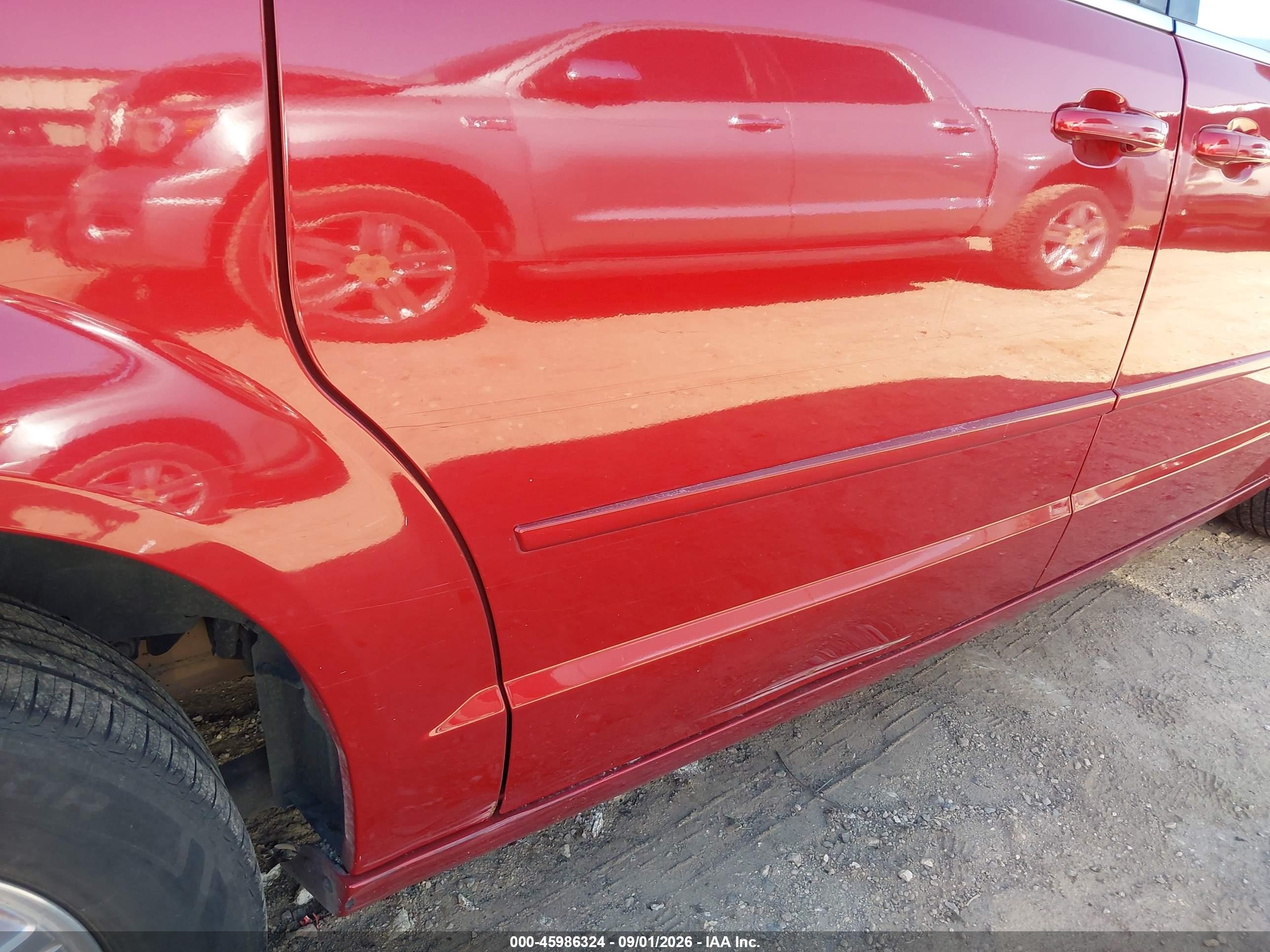 2008 Chrysler Town & Country Touring Red vin: 2A8HR54P18R834723
