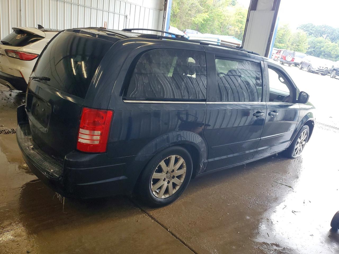 2008 Chrysler Town & Country Touring Blue vin: 2A8HR54P18R842790