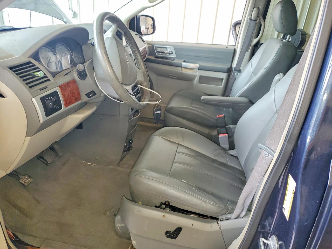 2008 Chrysler Town & Country Touring Blue vin: 2A8HR54P18R842790