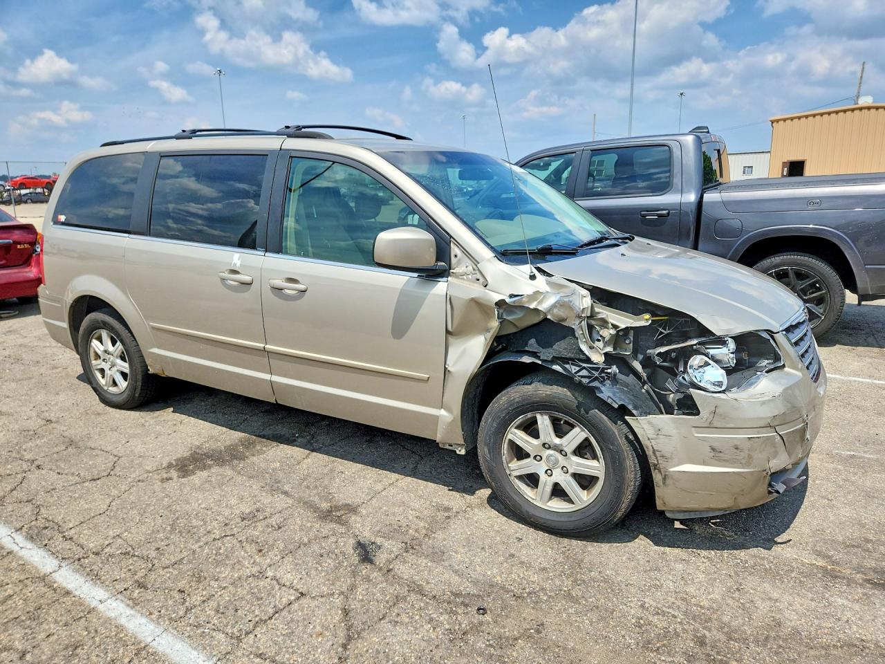 2008 Chrysler Town & Country Touring Бежевый vin: 2A8HR54P28R682161