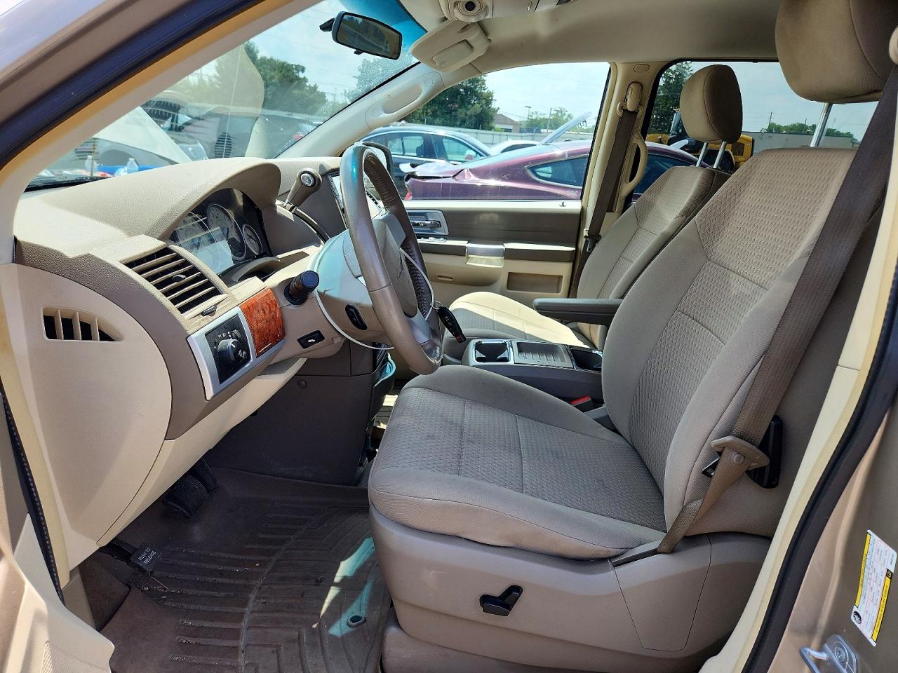 2008 Chrysler Town & Country Touring Бежевый vin: 2A8HR54P28R682161