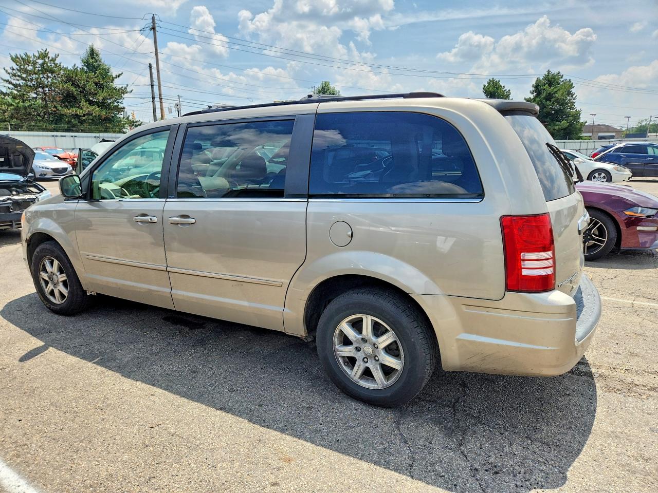 2008 Chrysler Town & Country Touring Бежевый vin: 2A8HR54P28R682161