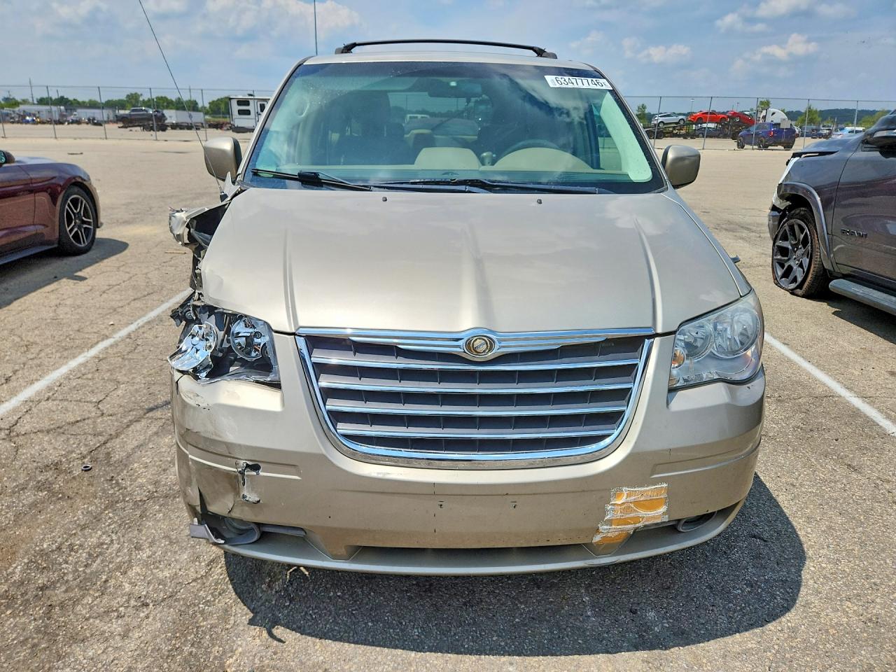 2008 Chrysler Town & Country Touring Бежевый vin: 2A8HR54P28R682161