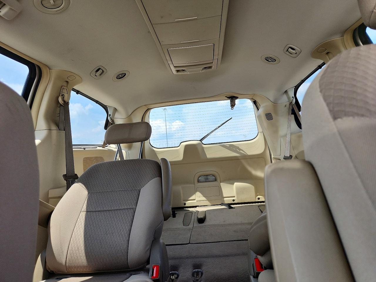 2008 Chrysler Town & Country Touring Бежевый vin: 2A8HR54P28R682161