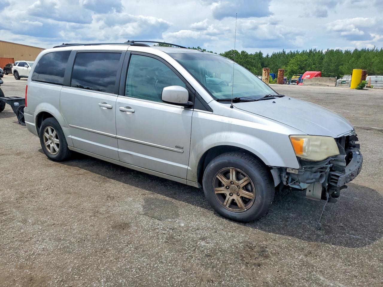 2008 Chrysler Town & Country Touring Silver vin: 2A8HR54P28R714221