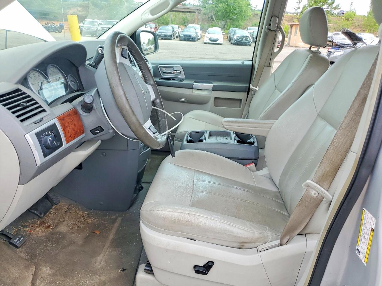 2008 Chrysler Town & Country Touring Silver vin: 2A8HR54P28R714221