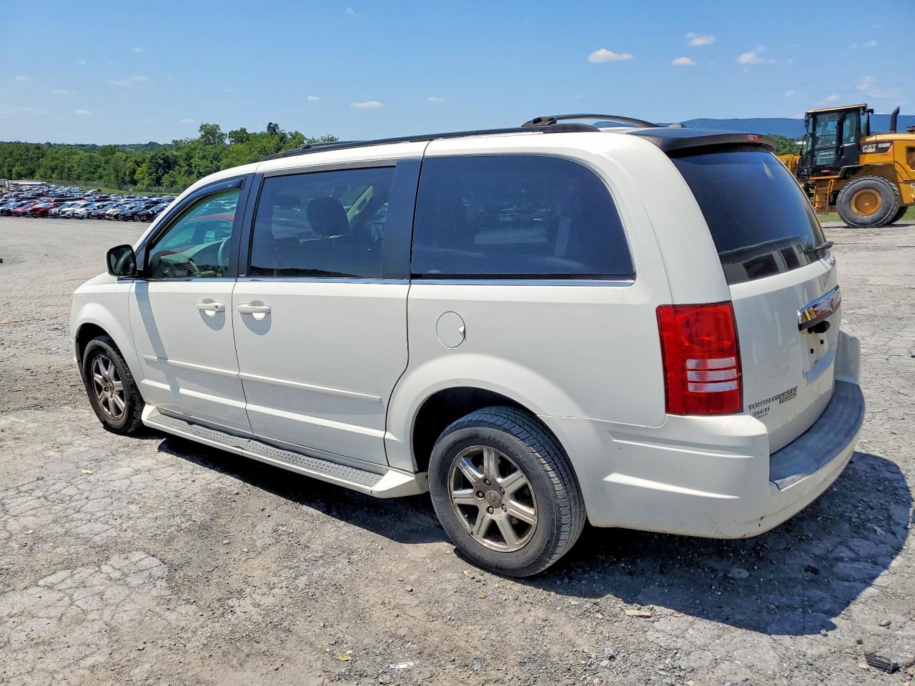 2008 Chrysler Town & Country Touring White vin: 2A8HR54P28R842703