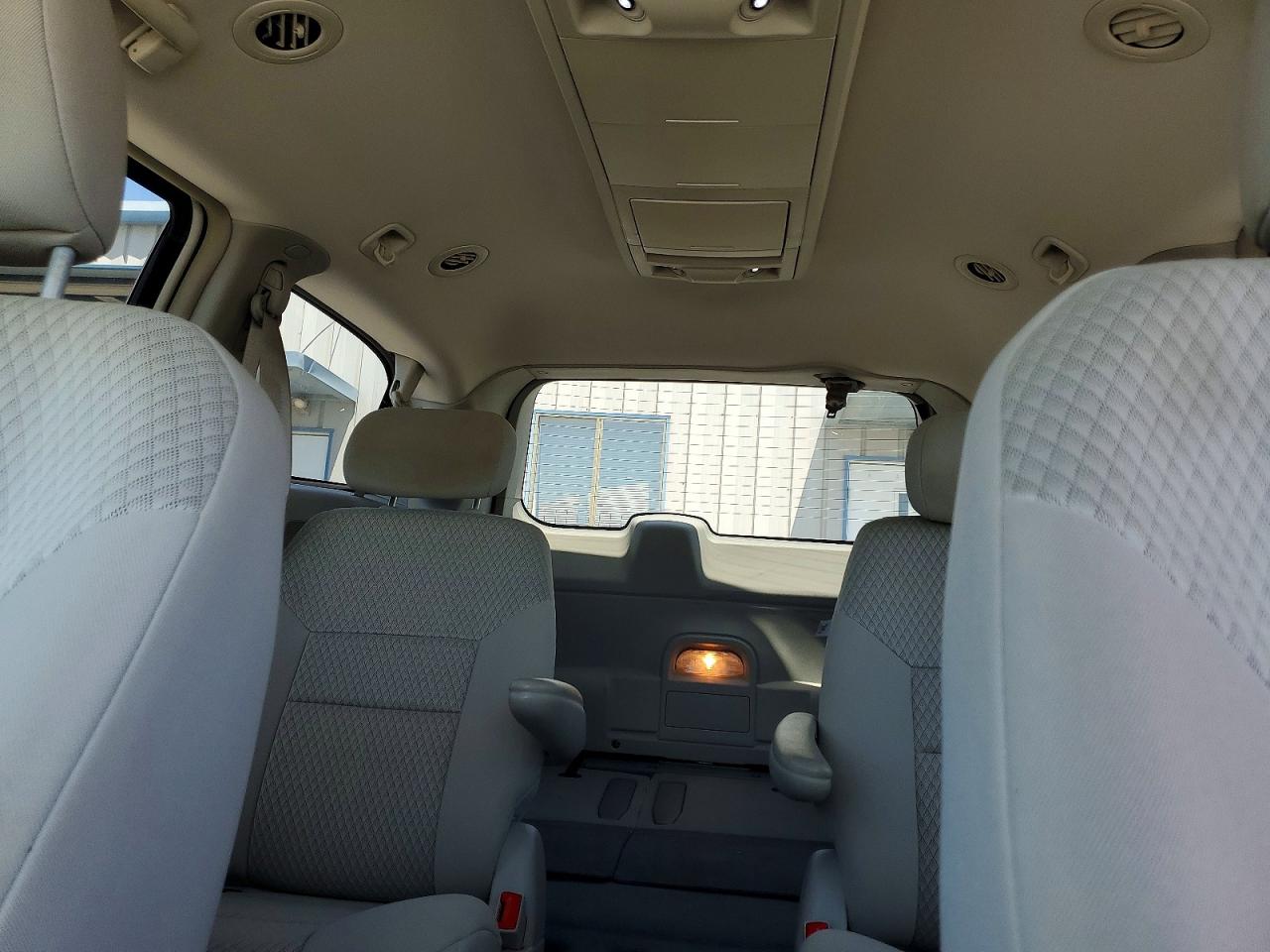 2008 Chrysler Town & Country Touring White vin: 2A8HR54P28R842703