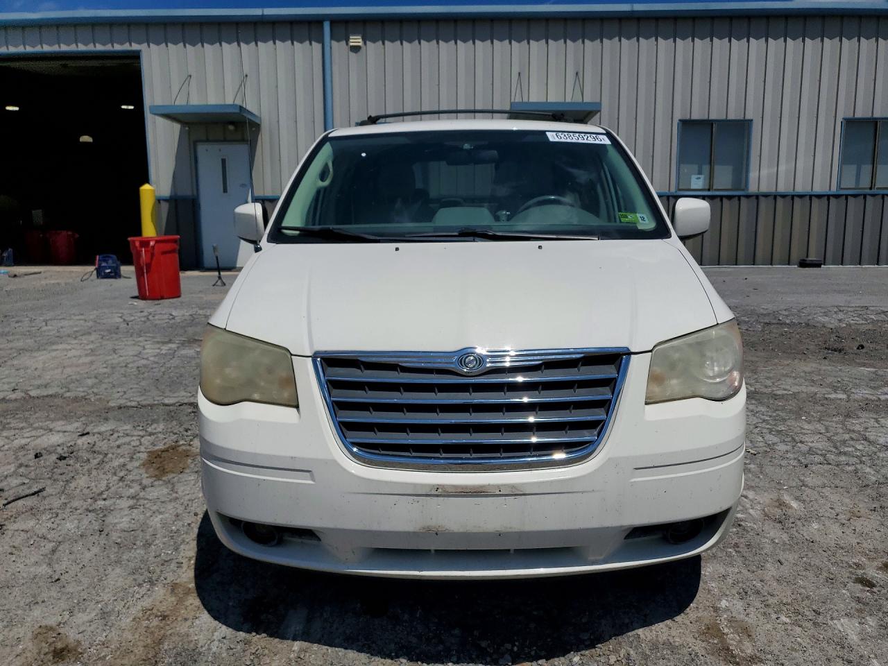 2008 Chrysler Town & Country Touring White vin: 2A8HR54P28R842703