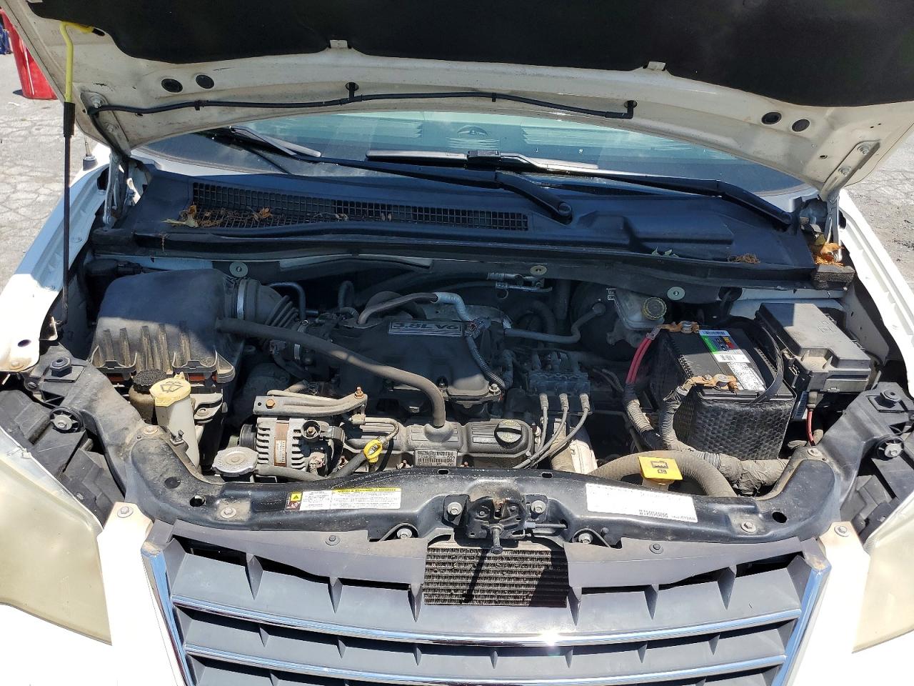 2008 Chrysler Town & Country Touring White vin: 2A8HR54P28R842703