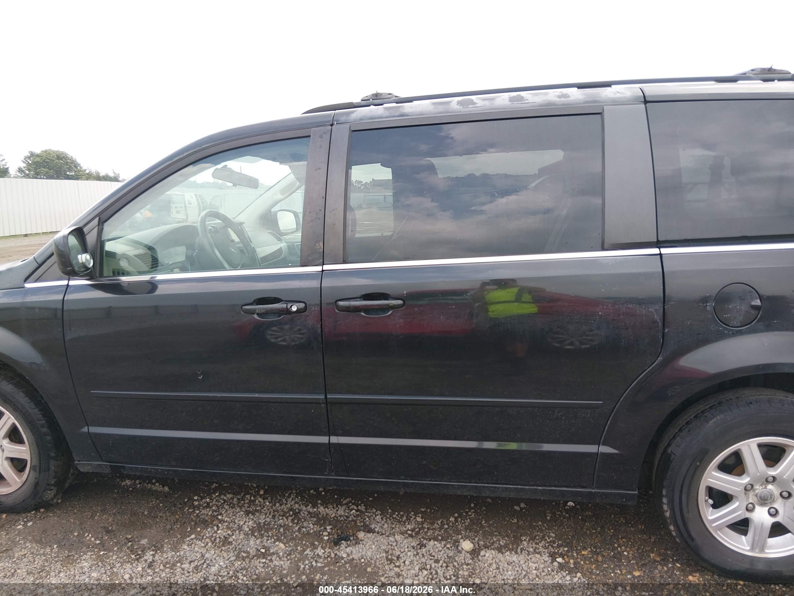 2008 Chrysler Town & Country Touring Black vin: 2A8HR54P38R651582