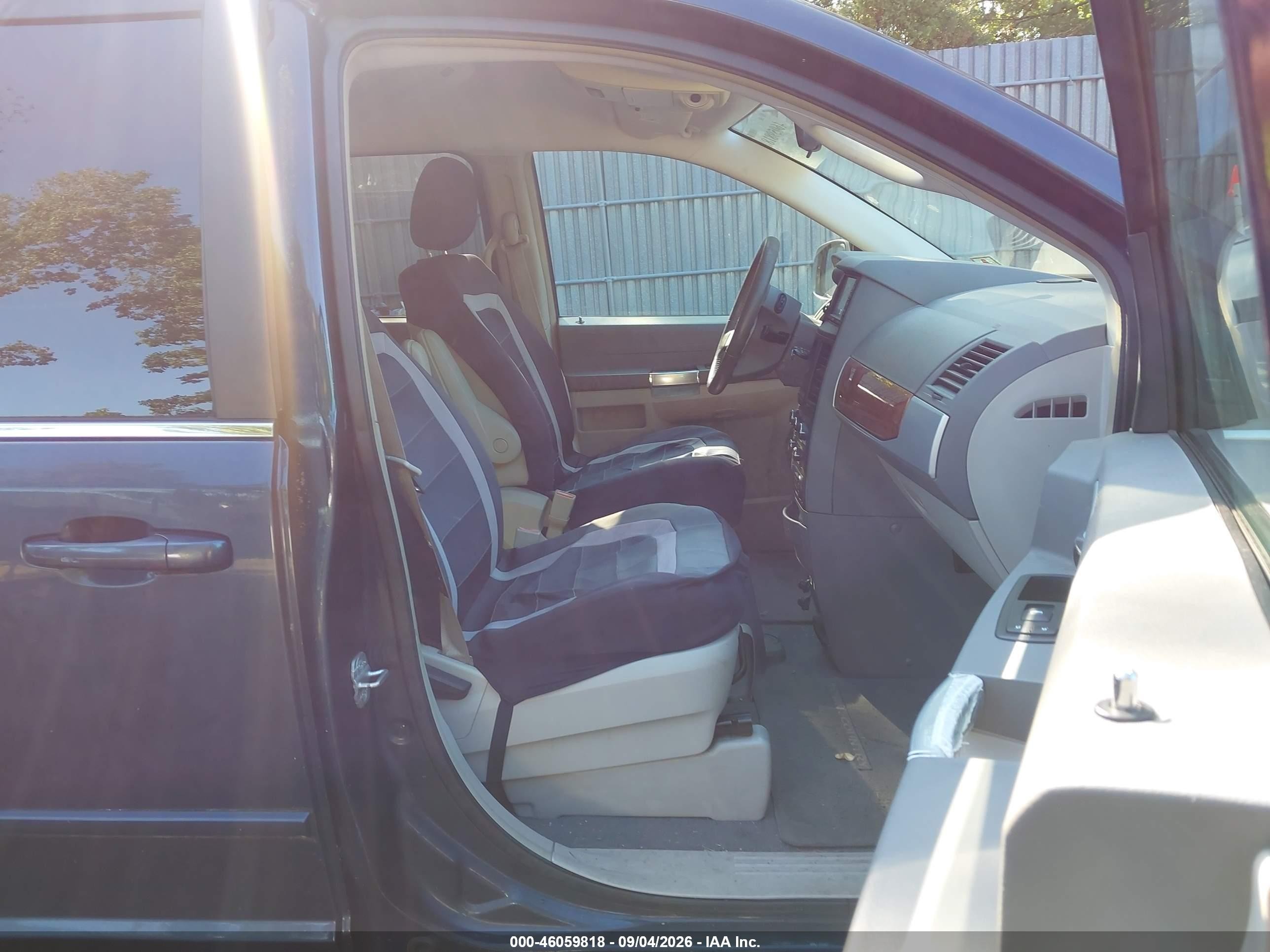 2008 Chrysler Town & Country Touring Blue vin: 2A8HR54P48R107737