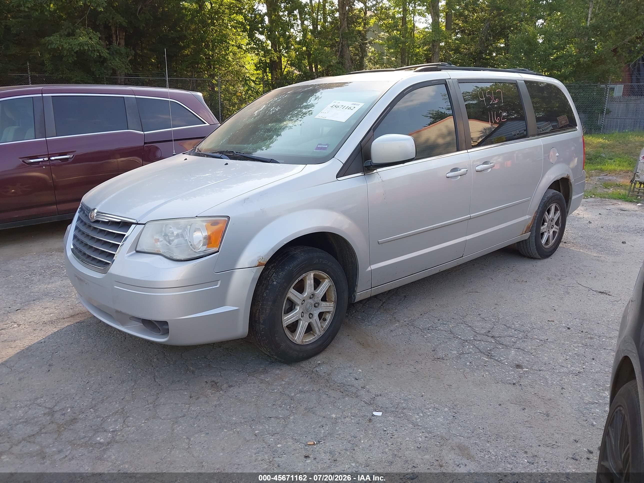 2008 Chrysler Town & Country Touring Silver vin: 2A8HR54P48R621765