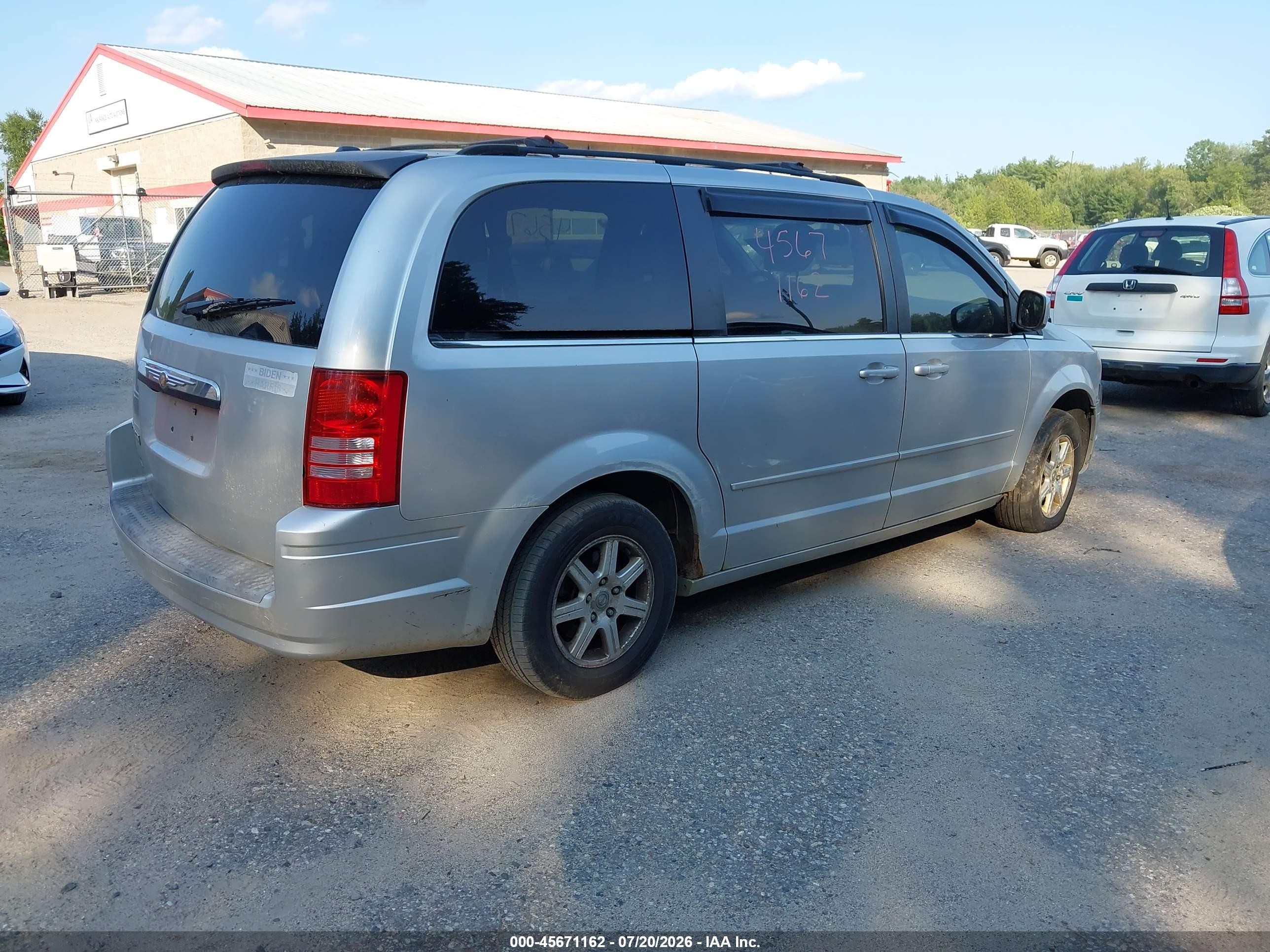 2008 Chrysler Town & Country Touring Silver vin: 2A8HR54P48R621765