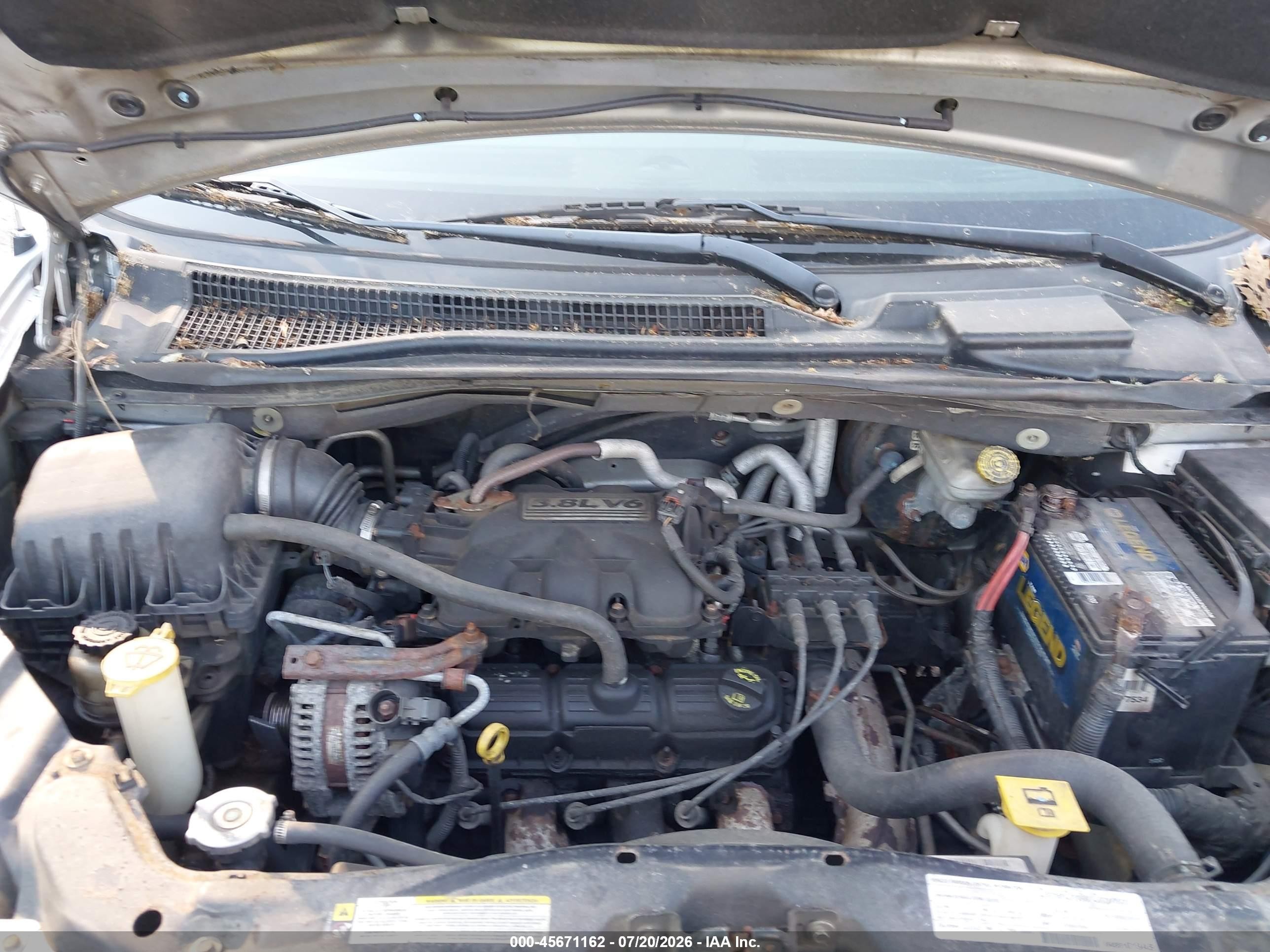 2008 Chrysler Town & Country Touring Silver vin: 2A8HR54P48R621765