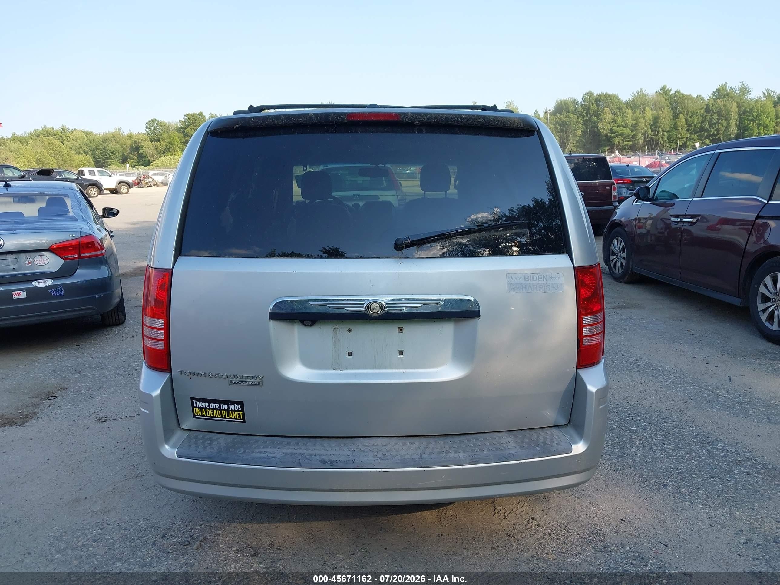2008 Chrysler Town & Country Touring Silver vin: 2A8HR54P48R621765