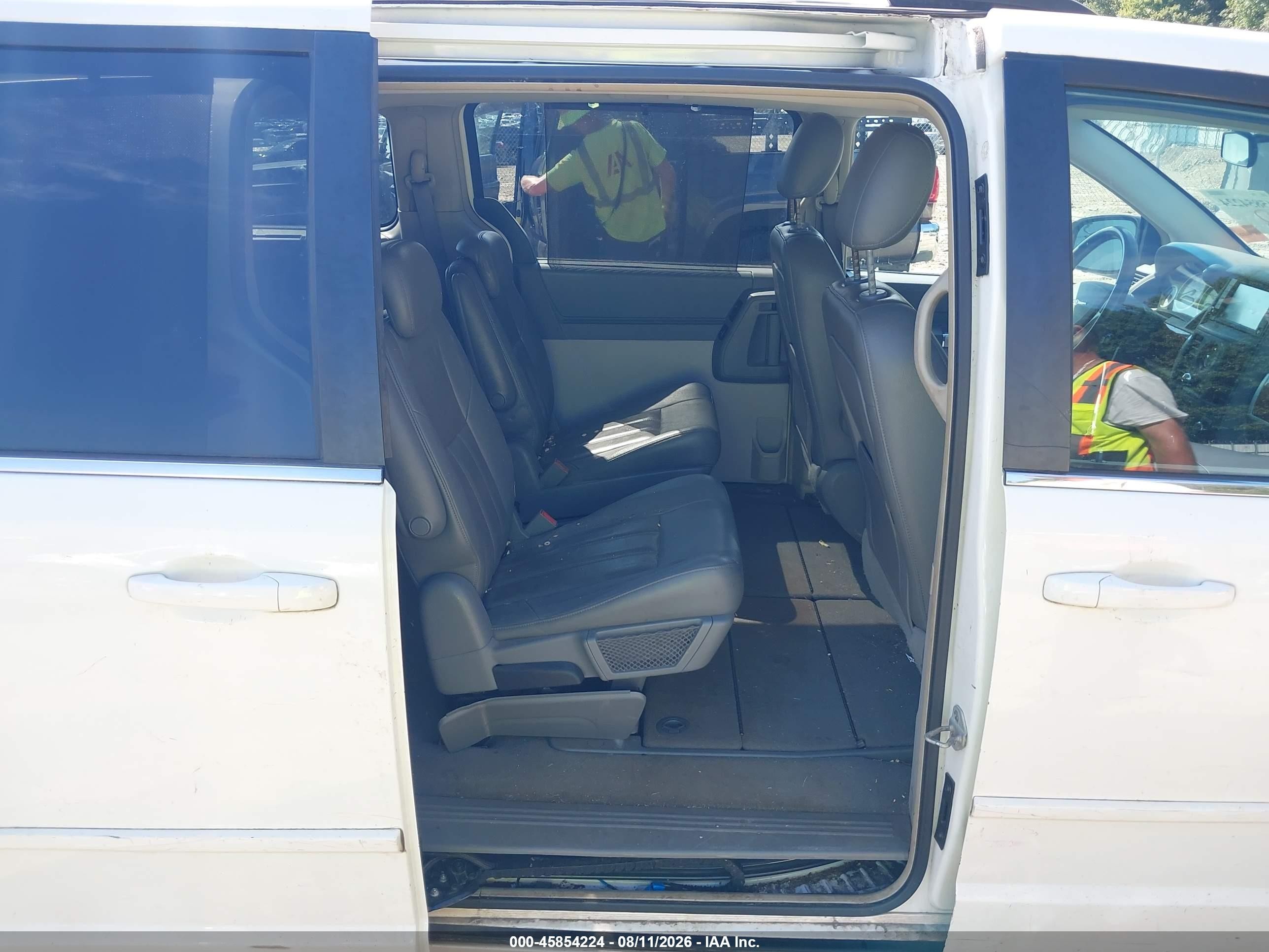 2008 Chrysler Town & Country Touring Белый vin: 2A8HR54P48R666947